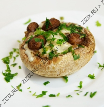 Шляпки шампиньонов, запеченные с сырным муссом (блюдо на стол)