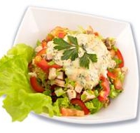 Салат с копченой курицей и ветчиной (порция)