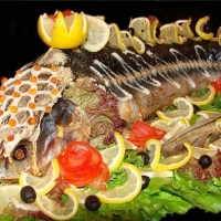 Стерлядь, фаршированная целиком (блюдо на стол)