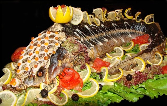 Стерлядь, фаршированная целиком (блюдо на стол)